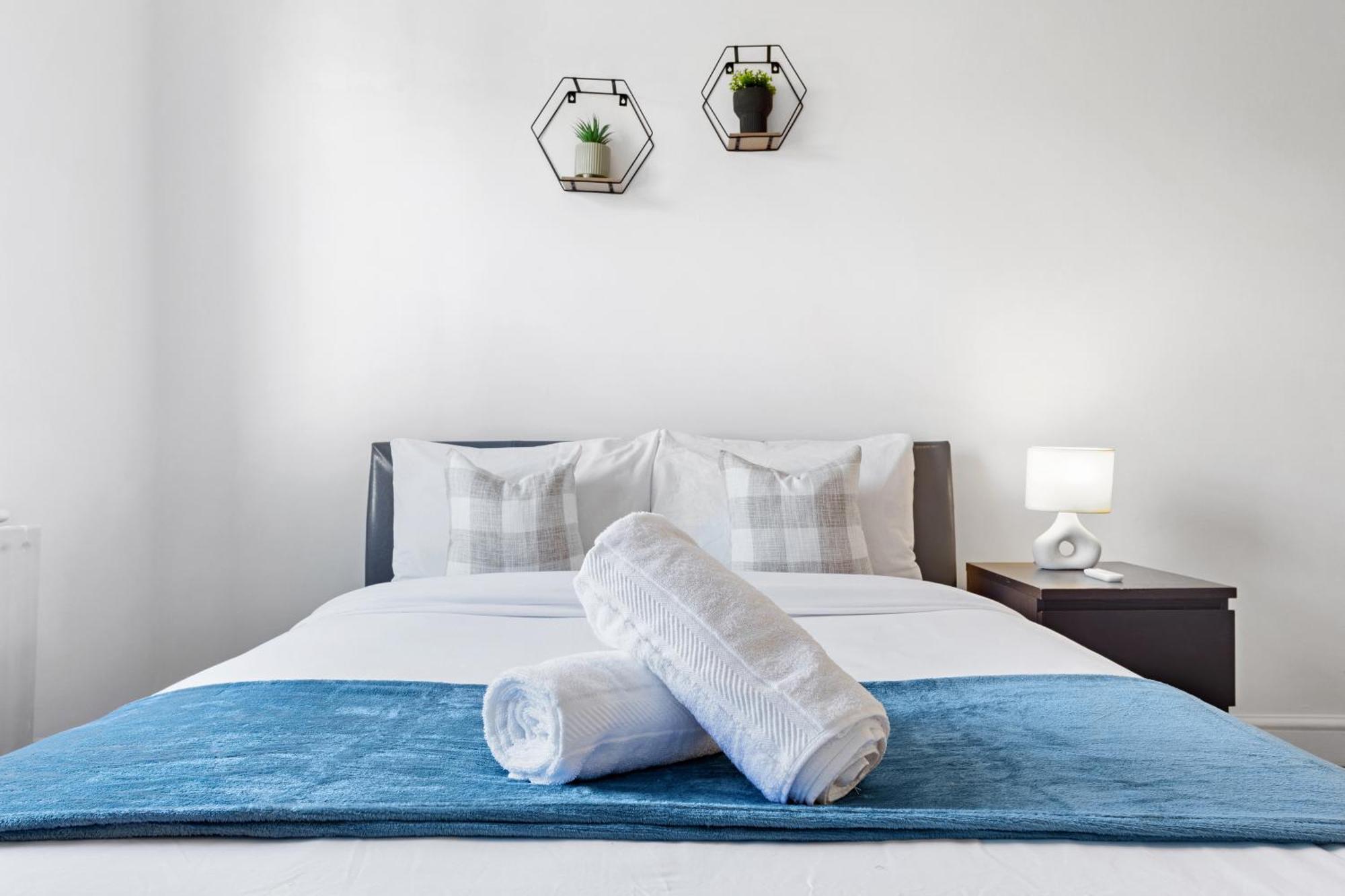 Luxury 4 Bedroom Flat With Stunning Shard View From Terrace In Central London! Next To Station, Sleeps 9 Esterno foto
