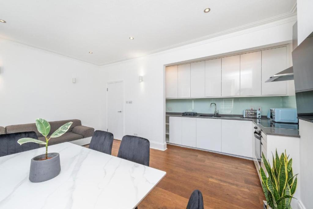 Luxury 4 Bedroom Flat With Stunning Shard View From Terrace In Central London! Next To Station, Sleeps 9 Camera foto