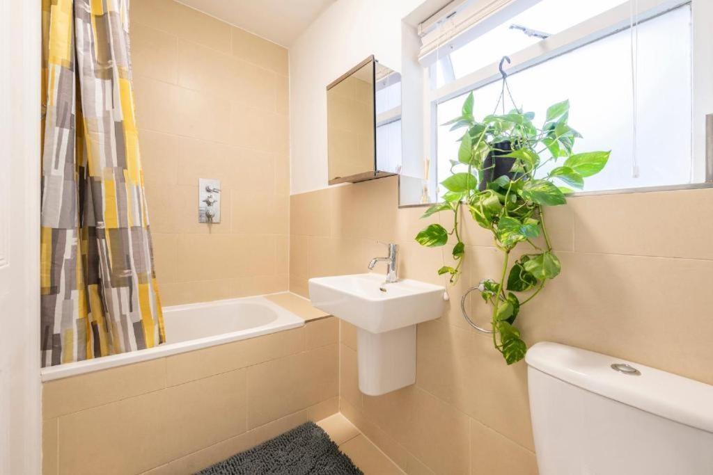 Luxury 4 Bedroom Flat With Stunning Shard View From Terrace In Central London! Next To Station, Sleeps 9 Camera foto