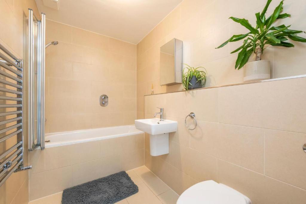 Luxury 4 Bedroom Flat With Stunning Shard View From Terrace In Central London! Next To Station, Sleeps 9 Camera foto